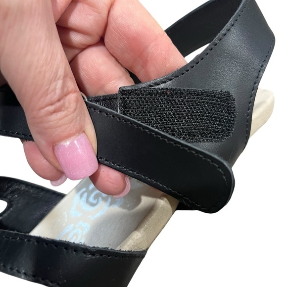 Propet NEW Black Leather Maya Strappy Open Toe Wedge Sandals Size 10 - Picture 11 of 12